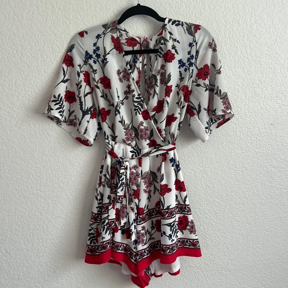 Row A Floral V-neck Romper with Tie Belt 🌺🌷🌸